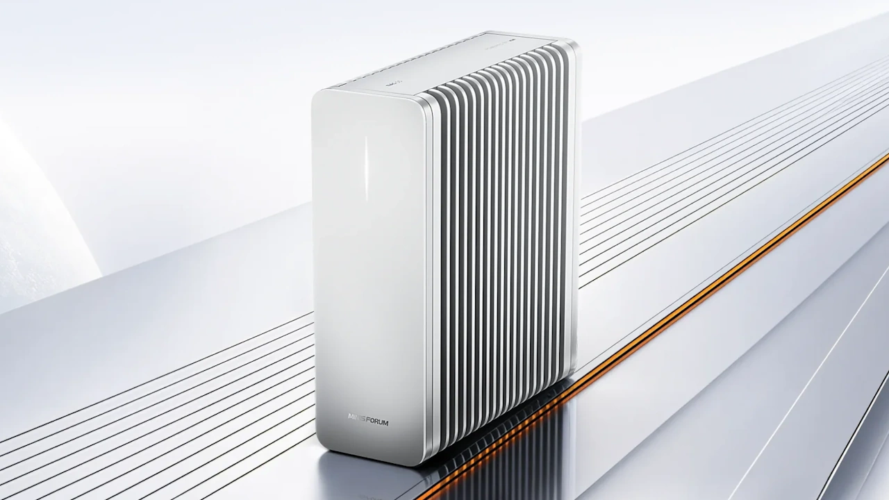 MINISFORUM S5, new fanless mini PC and NAS with an Intel Core 3 304 1 MINISFORUM S5